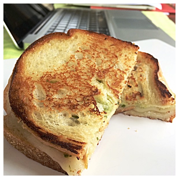 Grilled Provolone Cheese with Green Sauce