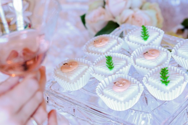 peach-and-the-willow-petit-fours