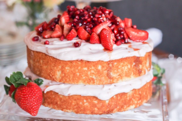 strawberry-cake-with-balsamic-strawberry-garnish